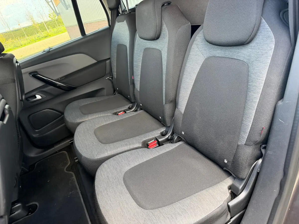 1.2 PureTech Shine - Gris Moka - 7 persoons uitvoering - Topstaat