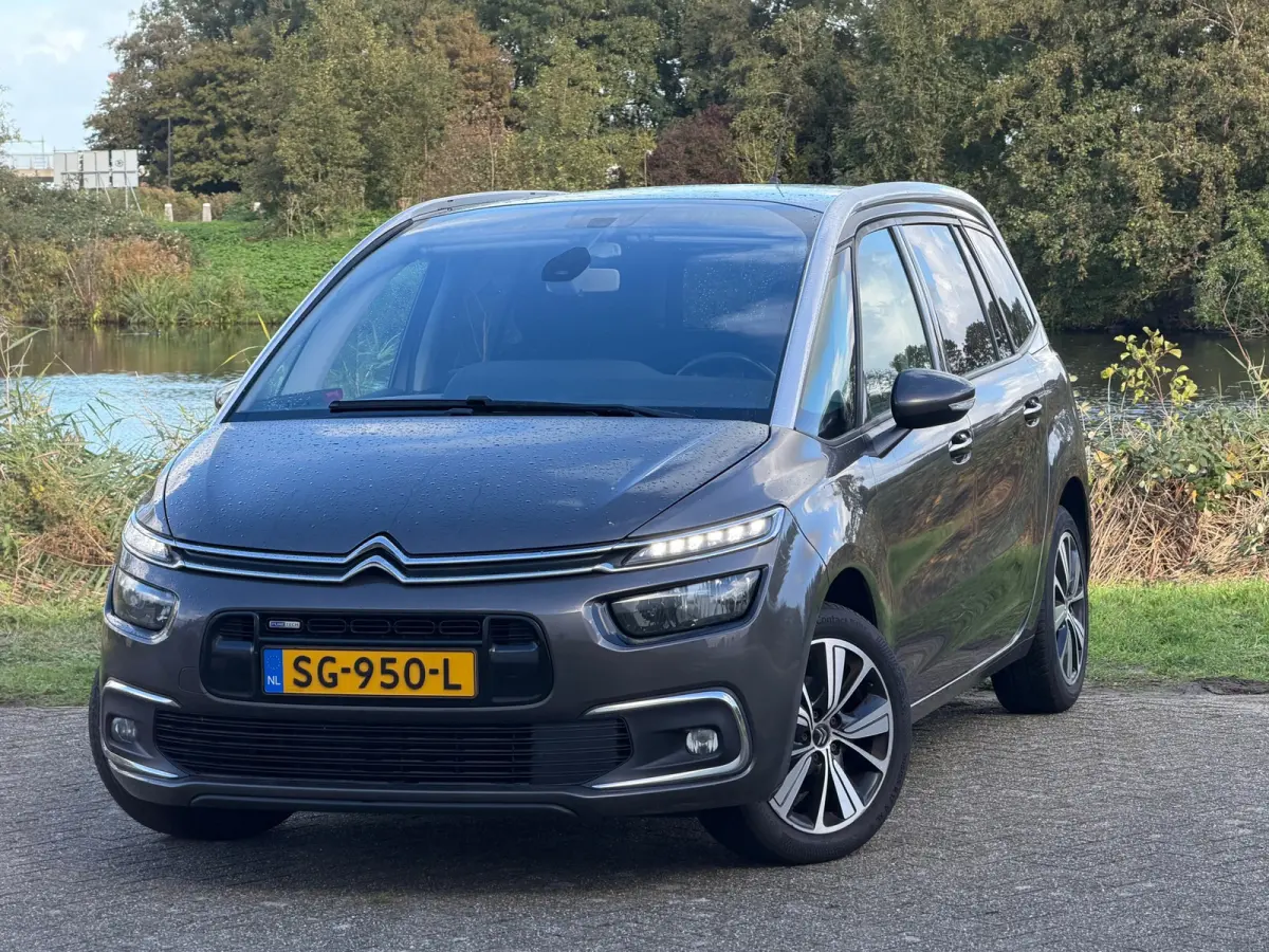 1.2 PureTech Shine - Gris Moka - 7 persoons uitvoering - Topstaat