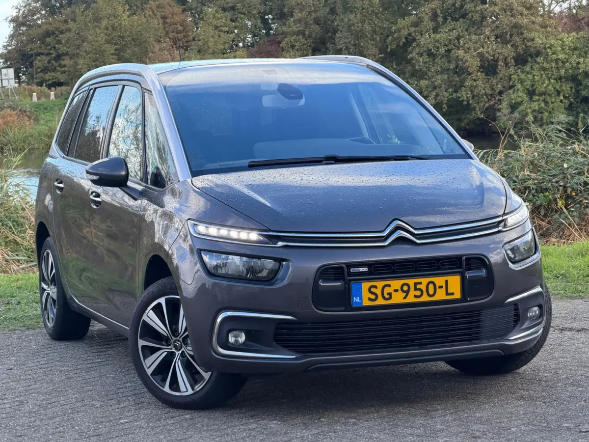 1.2 PureTech Shine - Gris Moka - 7 persoons uitvoering - Topstaat