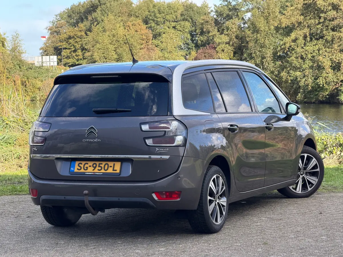 1.2 PureTech Shine - Gris Moka - 7 persoons uitvoering - Topstaat