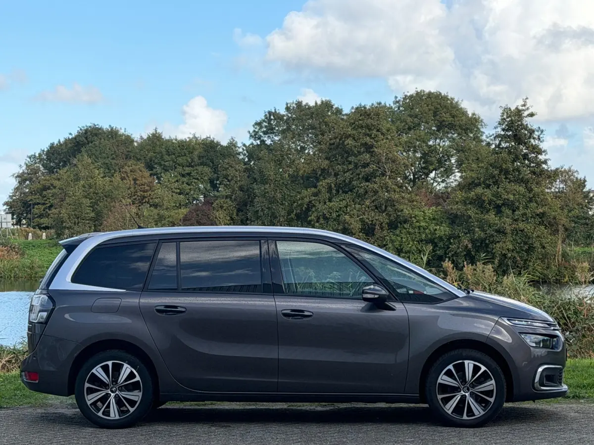 1.2 PureTech Shine - Gris Moka - 7 persoons uitvoering - Topstaat