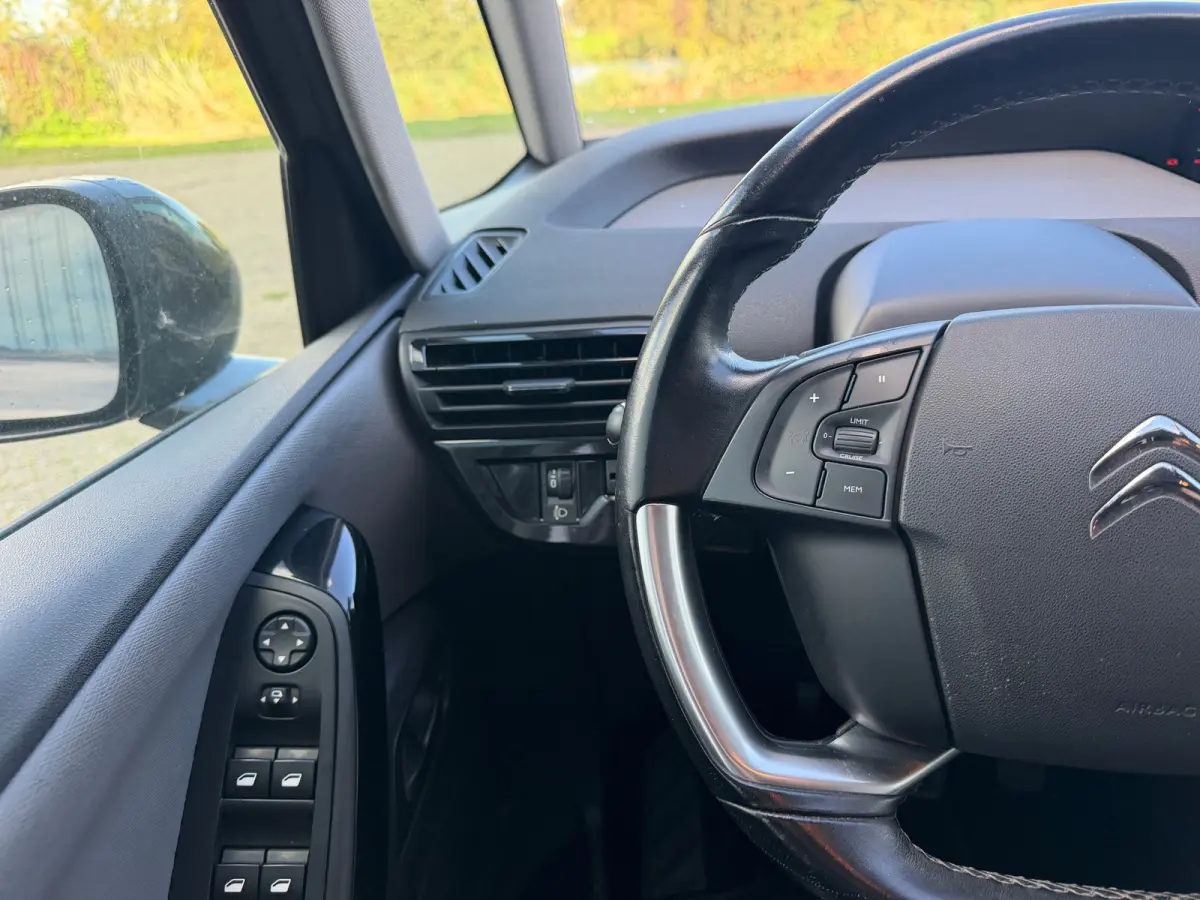 1.2 PureTech Shine - Gris Moka - 7 persoons uitvoering - Topstaat