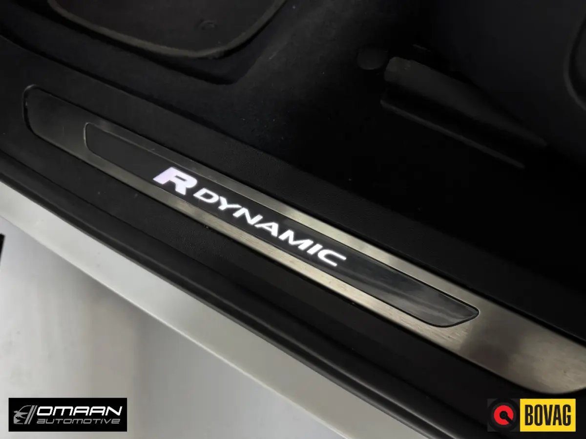 1.5 P300e AWD R-Dynamic Pano SE