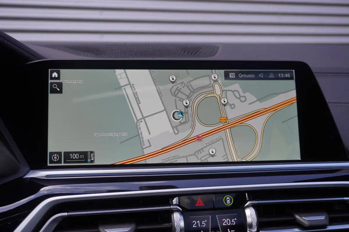 xDrive45e M Sportpakket | BOVAG garantie | 22 inch LM BMW Individual V-spaak | Glazen panoramadak | Driving Assistant Professional | Harman Kardon Surround Sound Systeem