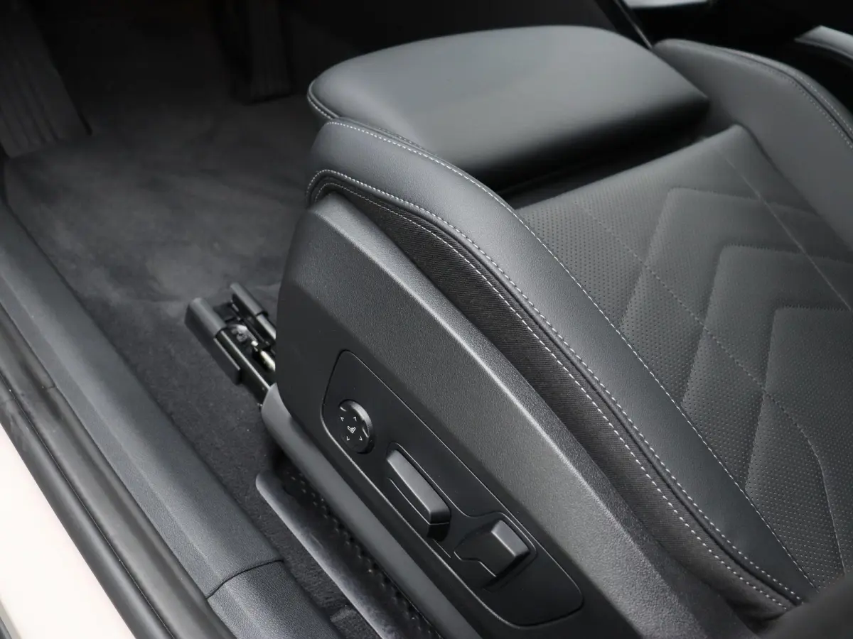 sDrive20i | Equipment Pack | Comfort Pack