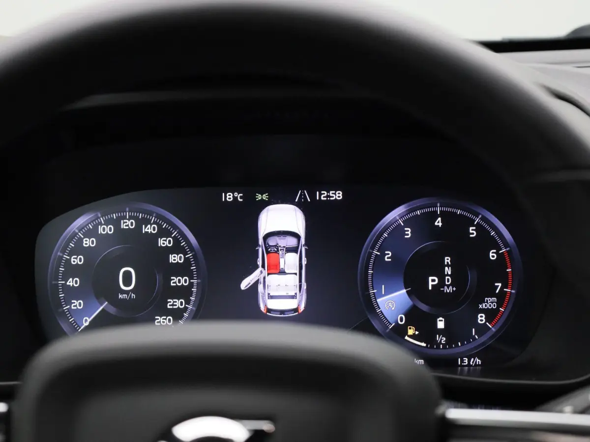 2.0 B4 AWD R-Design | Automaat | Apple Carplay/Android Auto | Achteruitrijcamera | Stoelverwarming | Parkeersensoren |