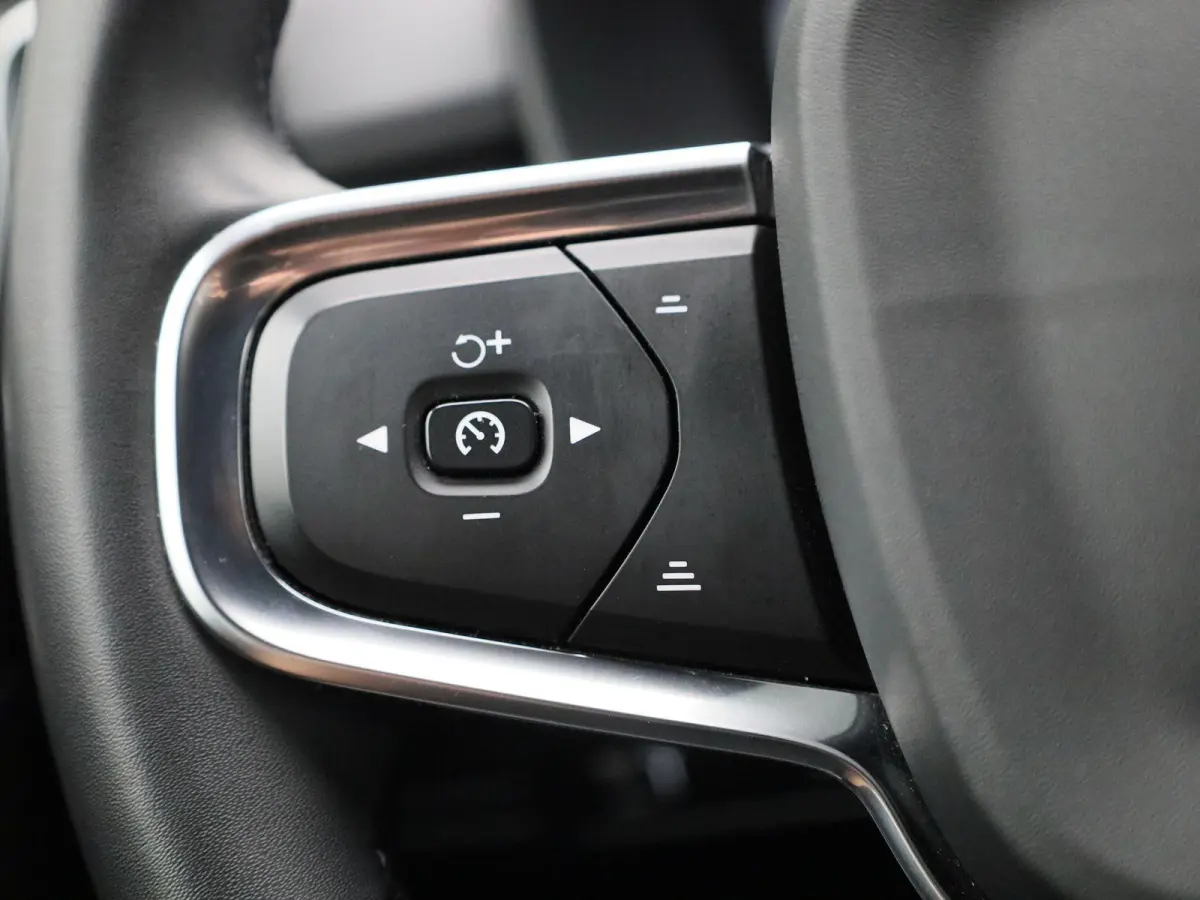 2.0 B4 AWD R-Design | Automaat | Apple Carplay/Android Auto | Achteruitrijcamera | Stoelverwarming | Parkeersensoren |