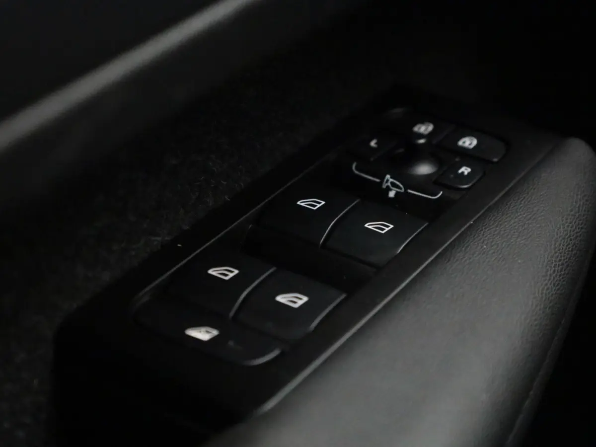 2.0 B4 AWD R-Design | Automaat | Apple Carplay/Android Auto | Achteruitrijcamera | Stoelverwarming | Parkeersensoren |