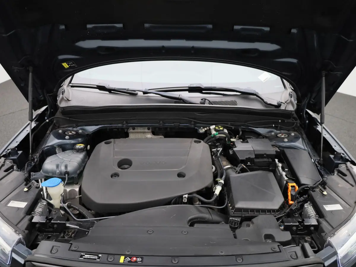 2.0 B4 AWD R-Design | Automaat | Apple Carplay/Android Auto | Achteruitrijcamera | Stoelverwarming | Parkeersensoren |