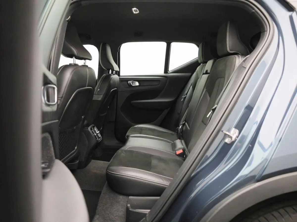 2.0 B4 AWD R-Design | Automaat | Apple Carplay/Android Auto | Achteruitrijcamera | Stoelverwarming | Parkeersensoren |