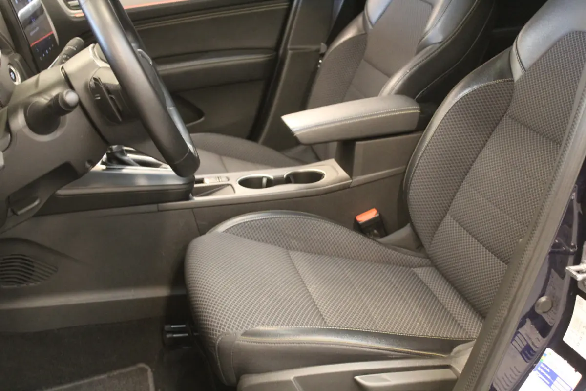 1.3 TCe 140 l Pano Dak l Cruise Control l BLIS l Lane Assist l Achteruitrijcamera l Clima l Navi l  l Apple Car Play/ Android Auto l 18 Inch