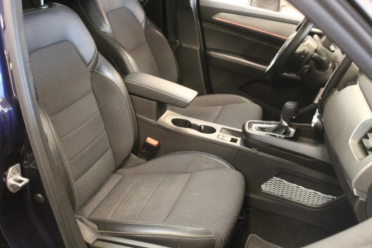 1.3 TCe 140 l Pano Dak l Cruise Control l BLIS l Lane Assist l Achteruitrijcamera l Clima l Navi l  l Apple Car Play/ Android Auto l 18 Inch