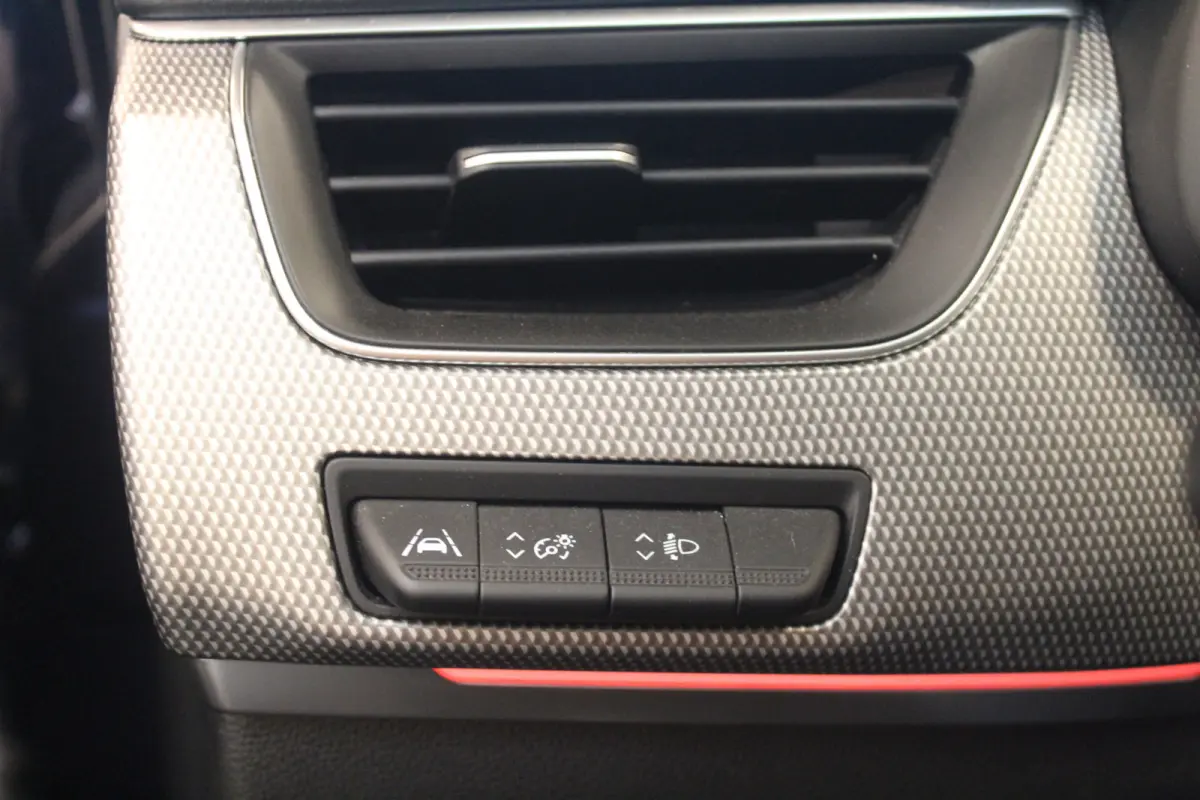 1.3 TCe 140 l Pano Dak l Cruise Control l BLIS l Lane Assist l Achteruitrijcamera l Clima l Navi l  l Apple Car Play/ Android Auto l 18 Inch