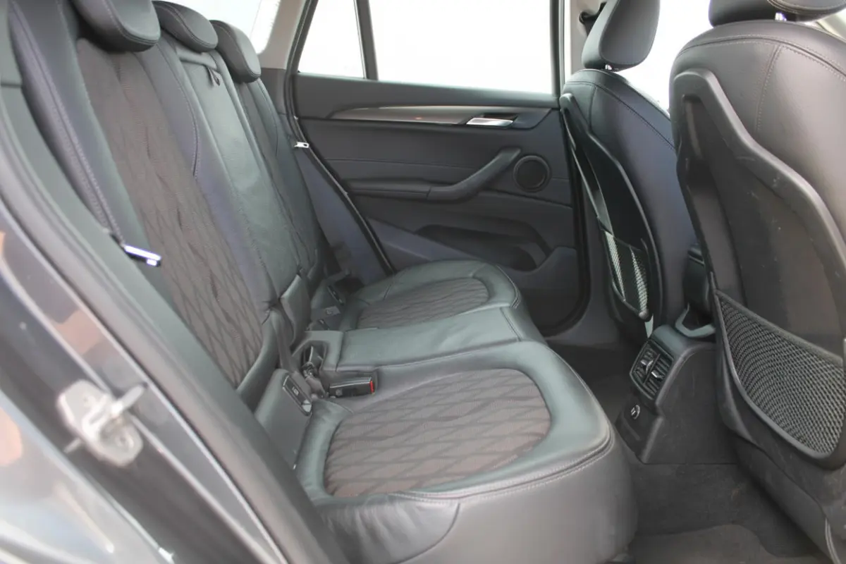 sDrive18i Automaat Executive X-Line Sportstoelen 18'' NAVI TREKHAAK