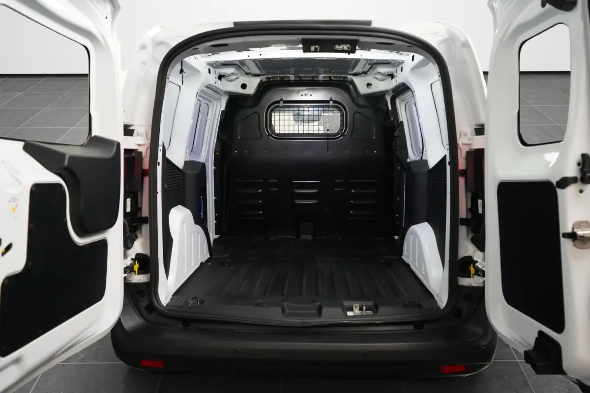 Trend 1.5 EcoBlue 100pk | 1100 kg trekgewicht | 700kg laadvermogen | Camera | Navi | Stoelverwarming |