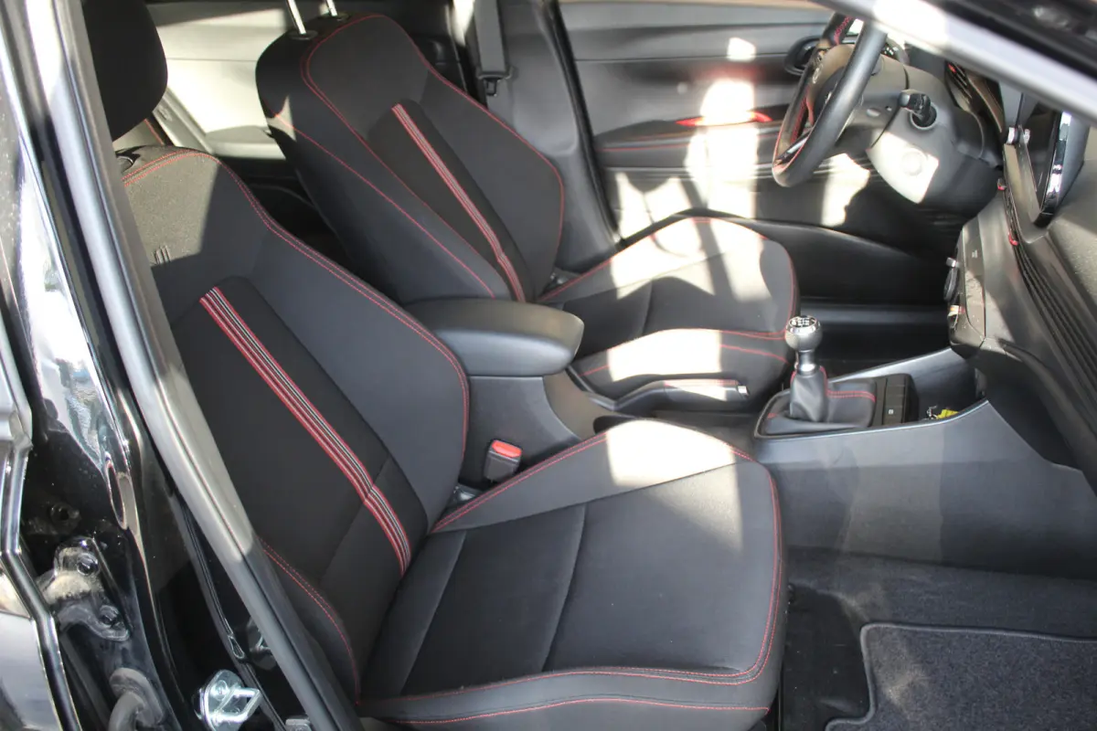 1.2 MPI N-LINE l Cruise Control l Lane Assist l BLIS l PDC Achter l Achteruitrijcamera l Airco l Navi l DAB l Bluetooth