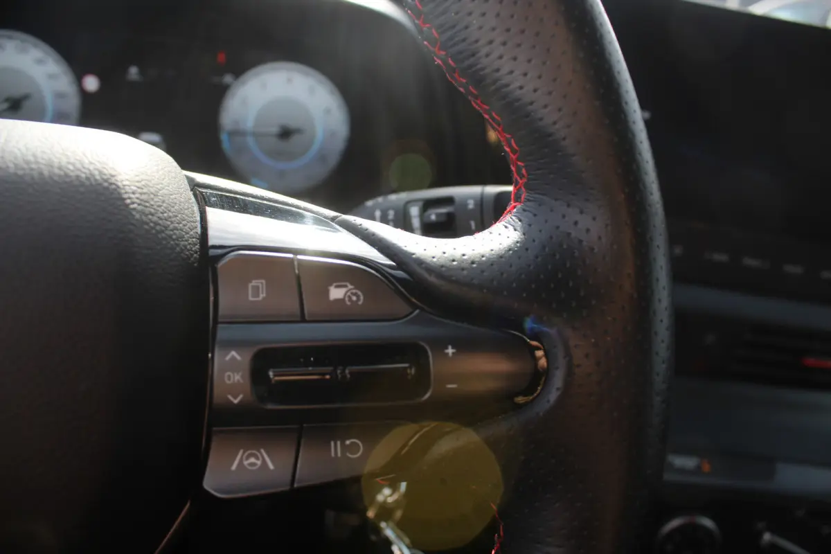 1.2 MPI N-LINE l Cruise Control l Lane Assist l BLIS l PDC Achter l Achteruitrijcamera l Airco l Navi l DAB l Bluetooth