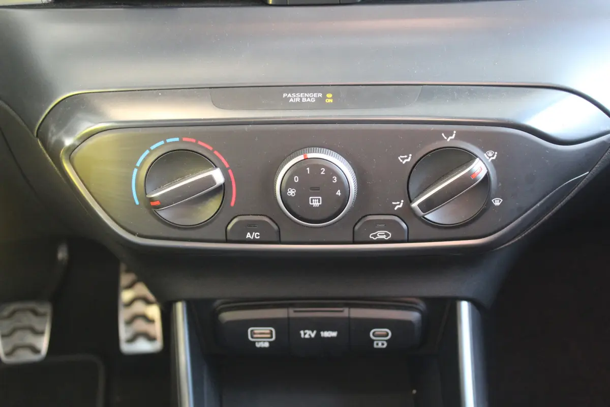 1.2 MPI N-LINE l Cruise Control l Lane Assist l BLIS l PDC Achter l Achteruitrijcamera l Airco l Navi l DAB l Bluetooth