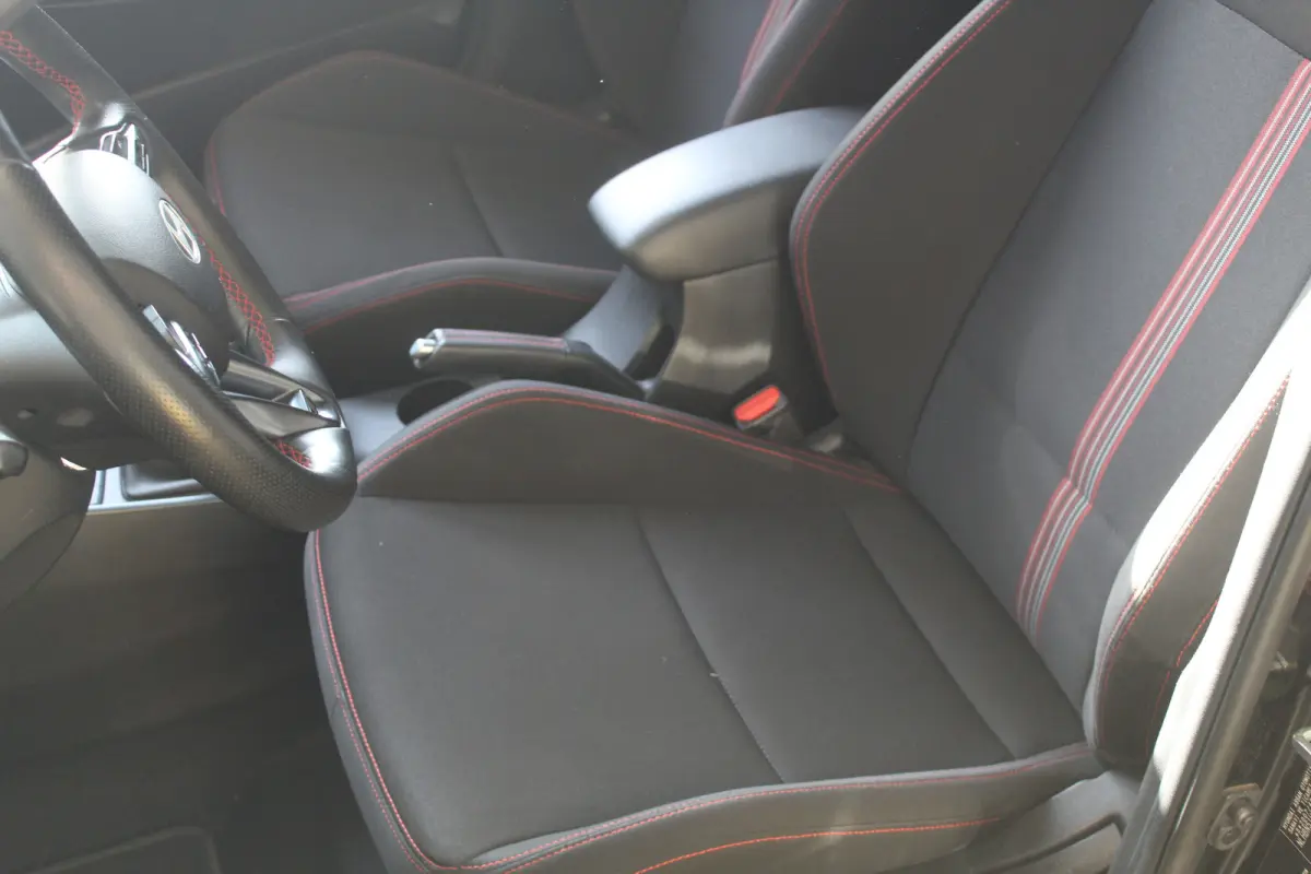 1.2 MPI N-LINE l Cruise Control l Lane Assist l BLIS l PDC Achter l Achteruitrijcamera l Airco l Navi l DAB l Bluetooth