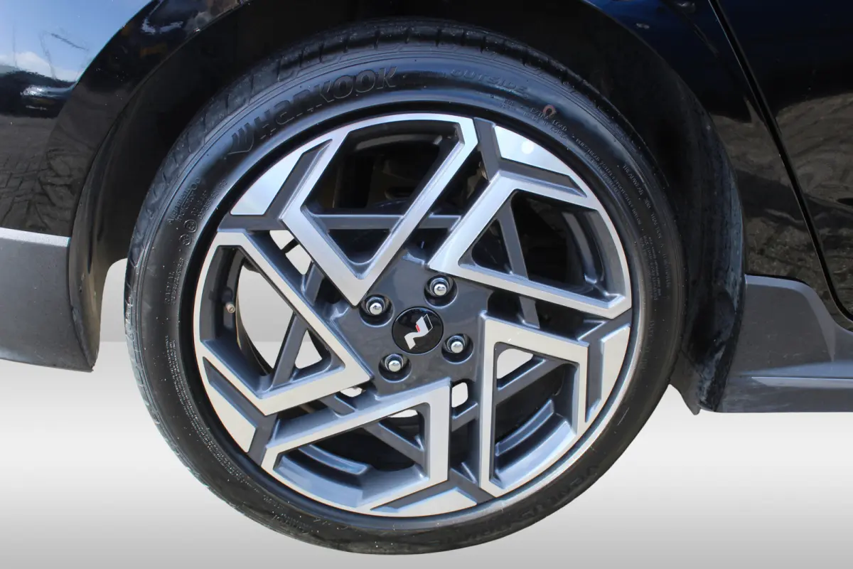 1.2 MPI N-LINE l Cruise Control l Lane Assist l BLIS l PDC Achter l Achteruitrijcamera l Airco l Navi l DAB l Bluetooth