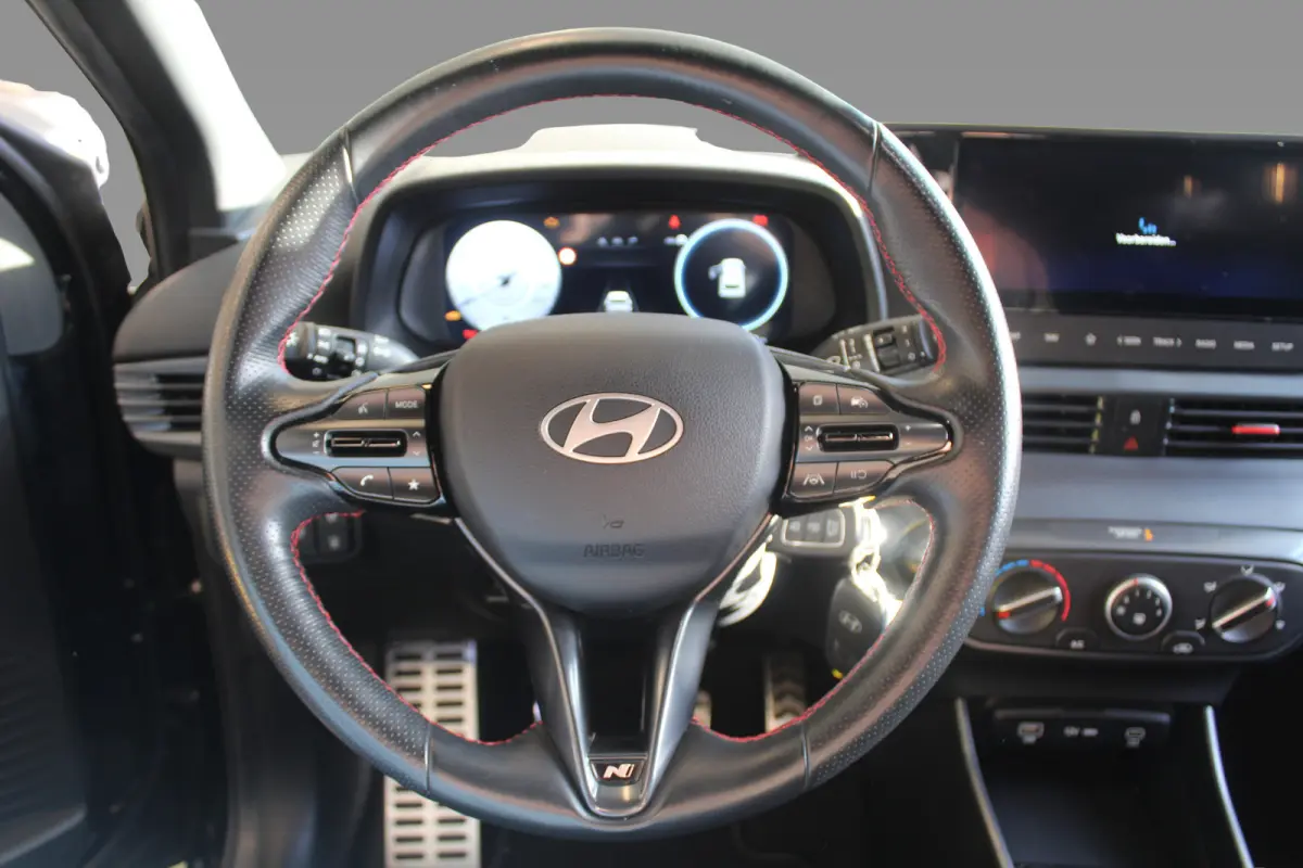 1.2 MPI N-LINE l Cruise Control l Lane Assist l BLIS l PDC Achter l Achteruitrijcamera l Airco l Navi l DAB l Bluetooth