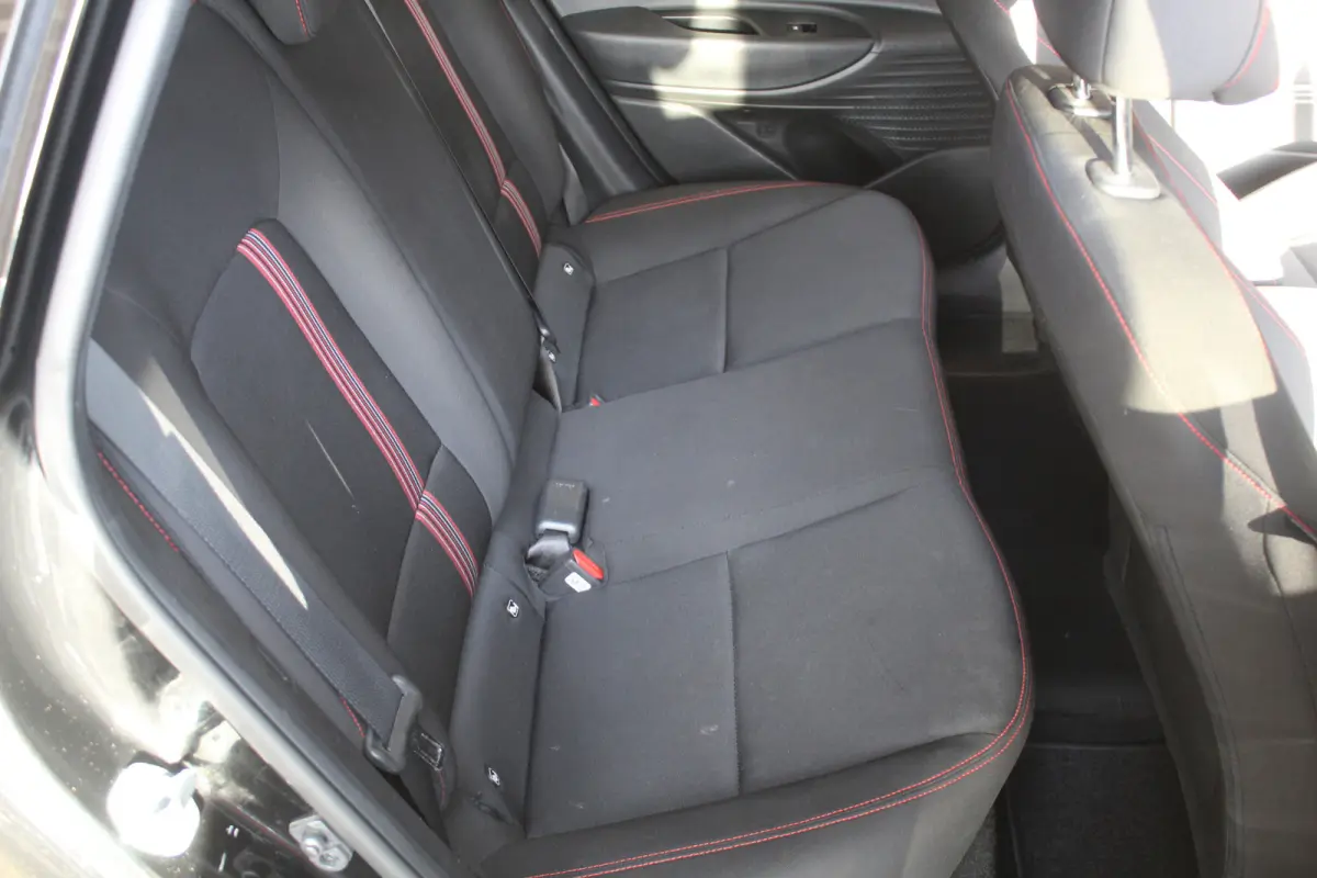 1.2 MPI N-LINE l Cruise Control l Lane Assist l BLIS l PDC Achter l Achteruitrijcamera l Airco l Navi l DAB l Bluetooth