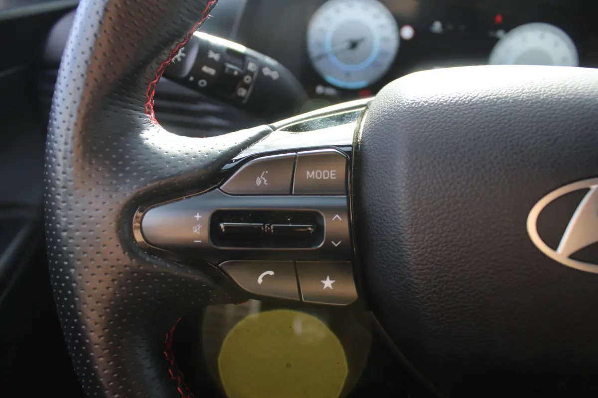 1.2 MPI N-LINE l Cruise Control l Lane Assist l BLIS l PDC Achter l Achteruitrijcamera l Airco l Navi l DAB l Bluetooth