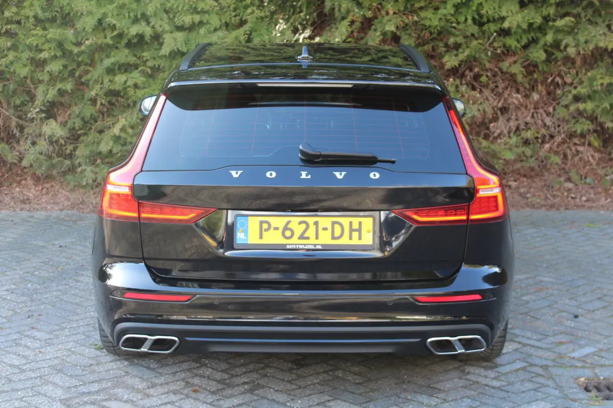 2.0 B3 Momentum 163PK Automaat | Lederen bekleding | Parkeercamera | Apple/Android Carplay