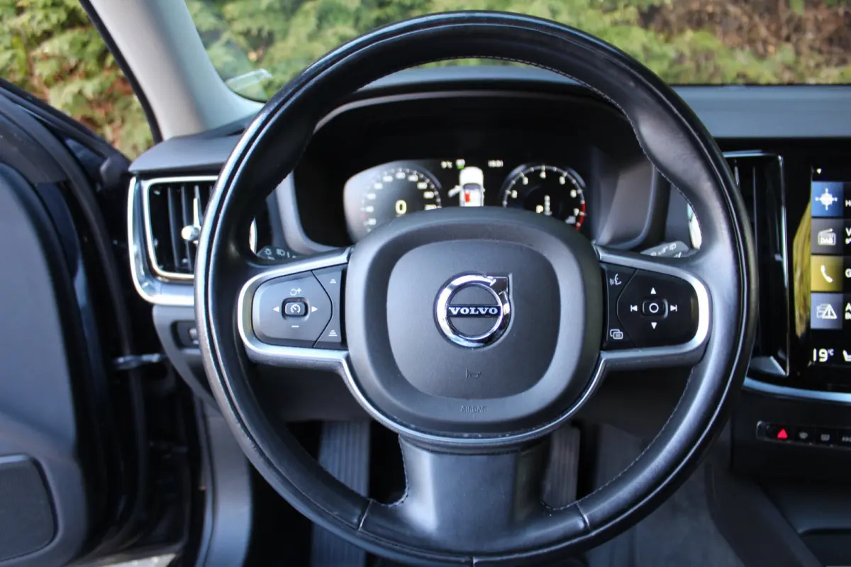 2.0 B3 Momentum 163PK Automaat | Lederen bekleding | Parkeercamera | Apple/Android Carplay