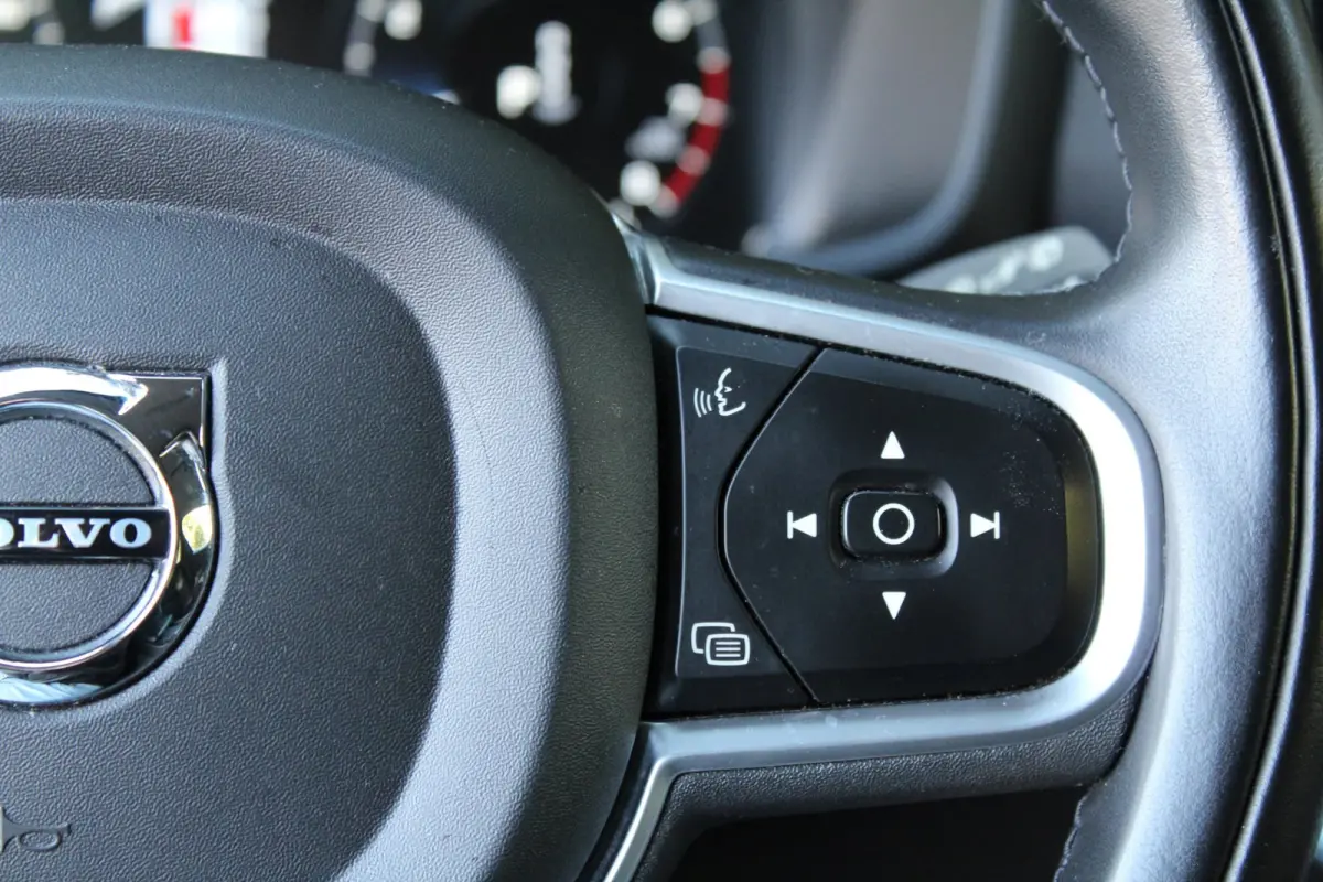 2.0 B3 Momentum 163PK Automaat | Lederen bekleding | Parkeercamera | Apple/Android Carplay