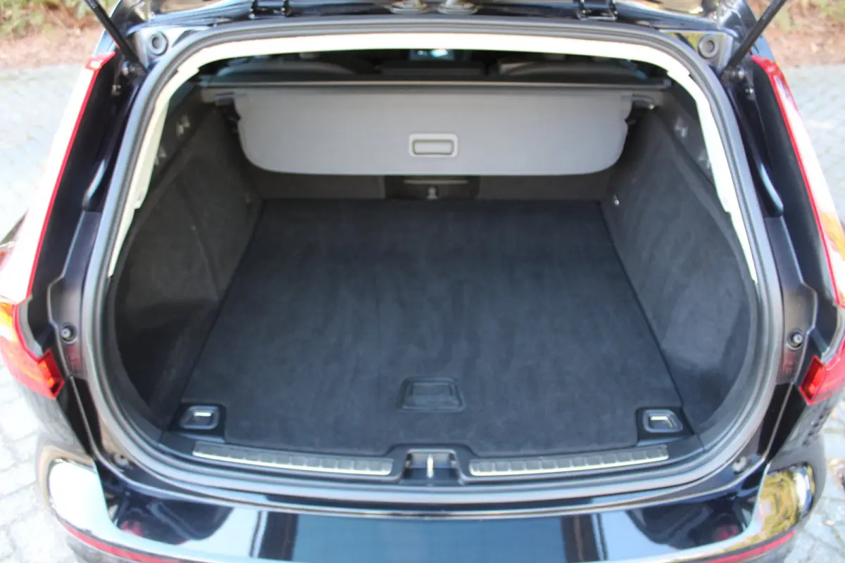 2.0 B3 Momentum 163PK Automaat | Lederen bekleding | Parkeercamera | Apple/Android Carplay