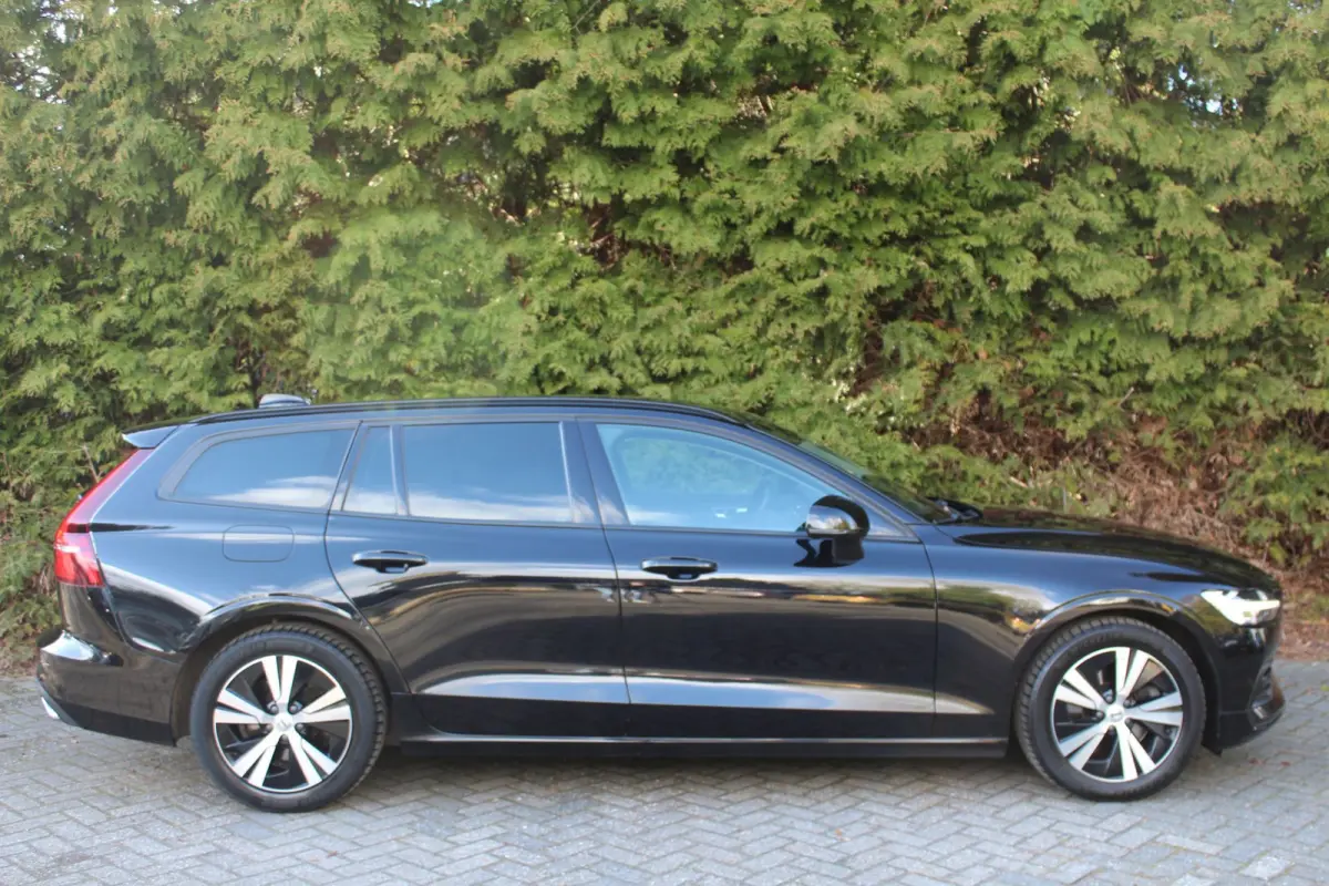 2.0 B3 Momentum 163PK Automaat | Lederen bekleding | Parkeercamera | Apple/Android Carplay