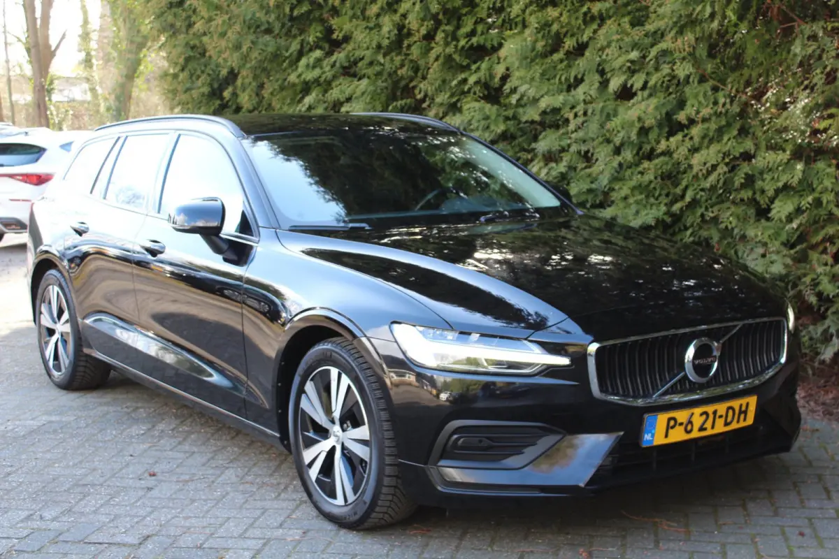 2.0 B3 Momentum 163PK Automaat | Lederen bekleding | Parkeercamera | Apple/Android Carplay