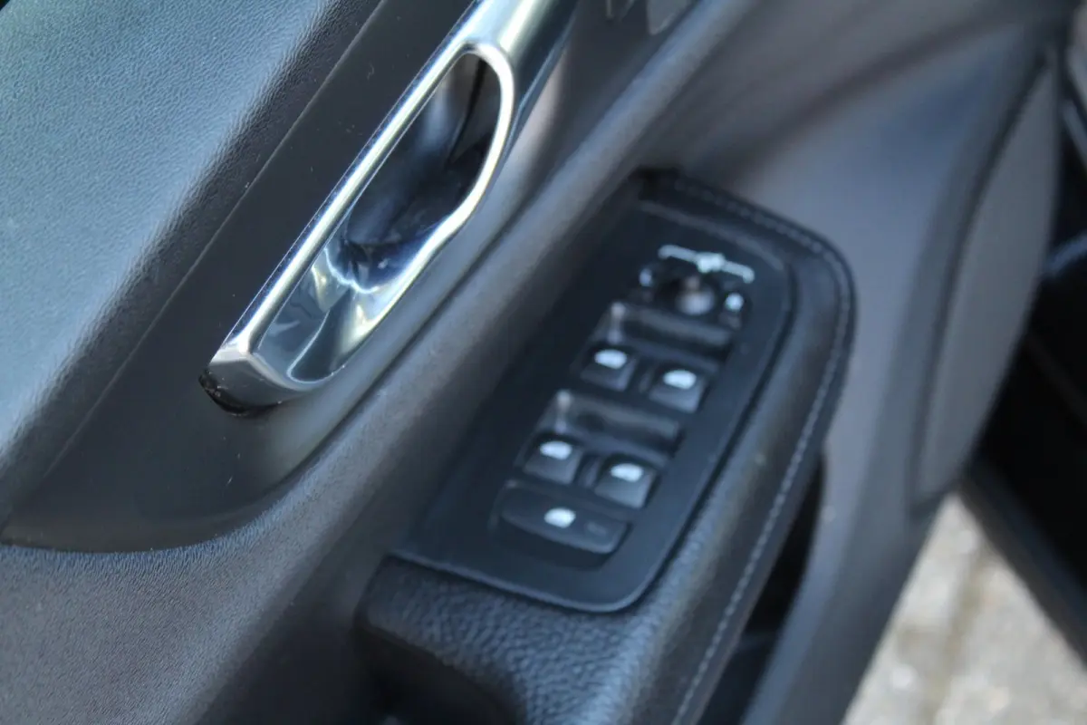 2.0 B3 Momentum 163PK Automaat | Lederen bekleding | Parkeercamera | Apple/Android Carplay