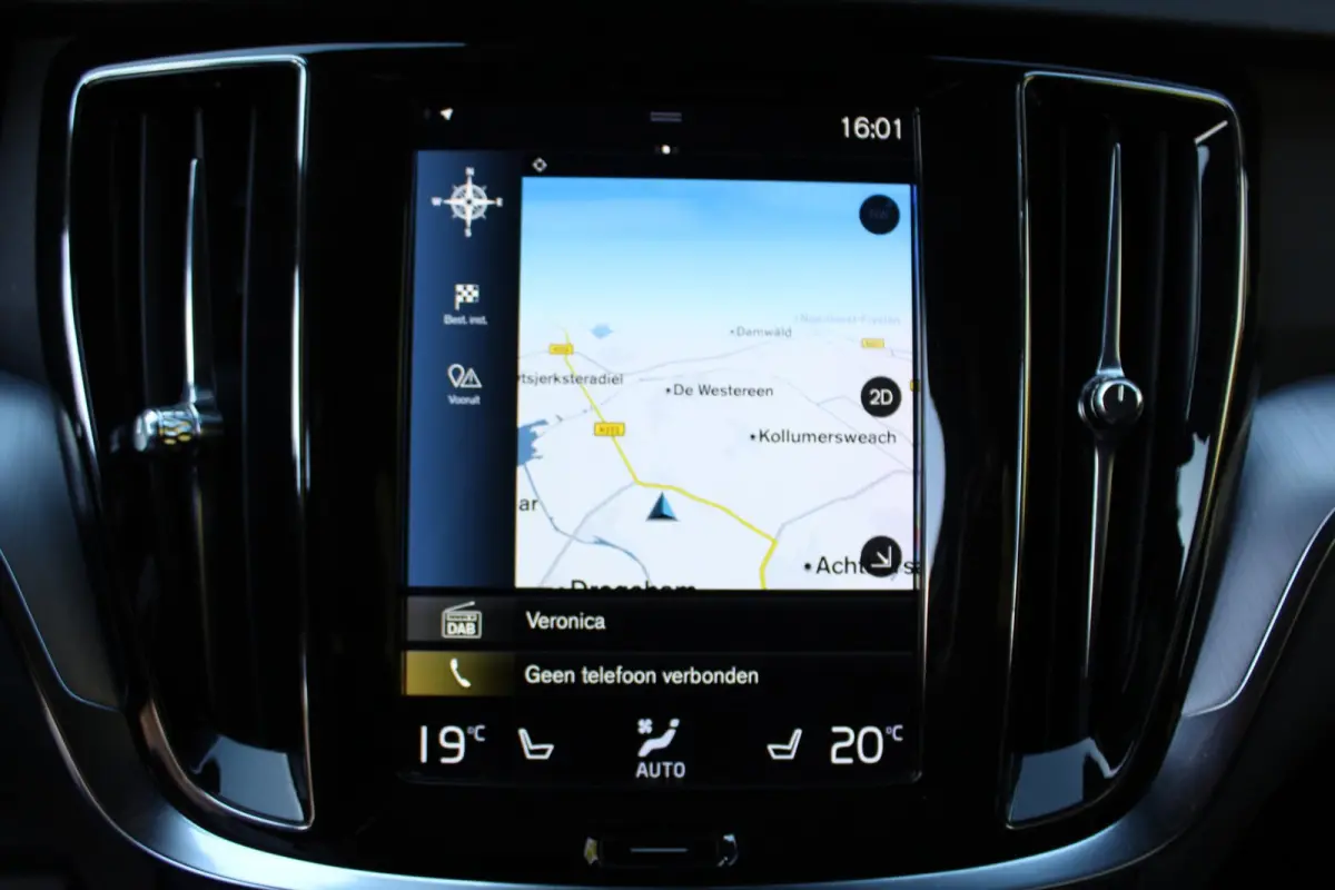 2.0 B3 Momentum 163PK Automaat | Lederen bekleding | Parkeercamera | Apple/Android Carplay