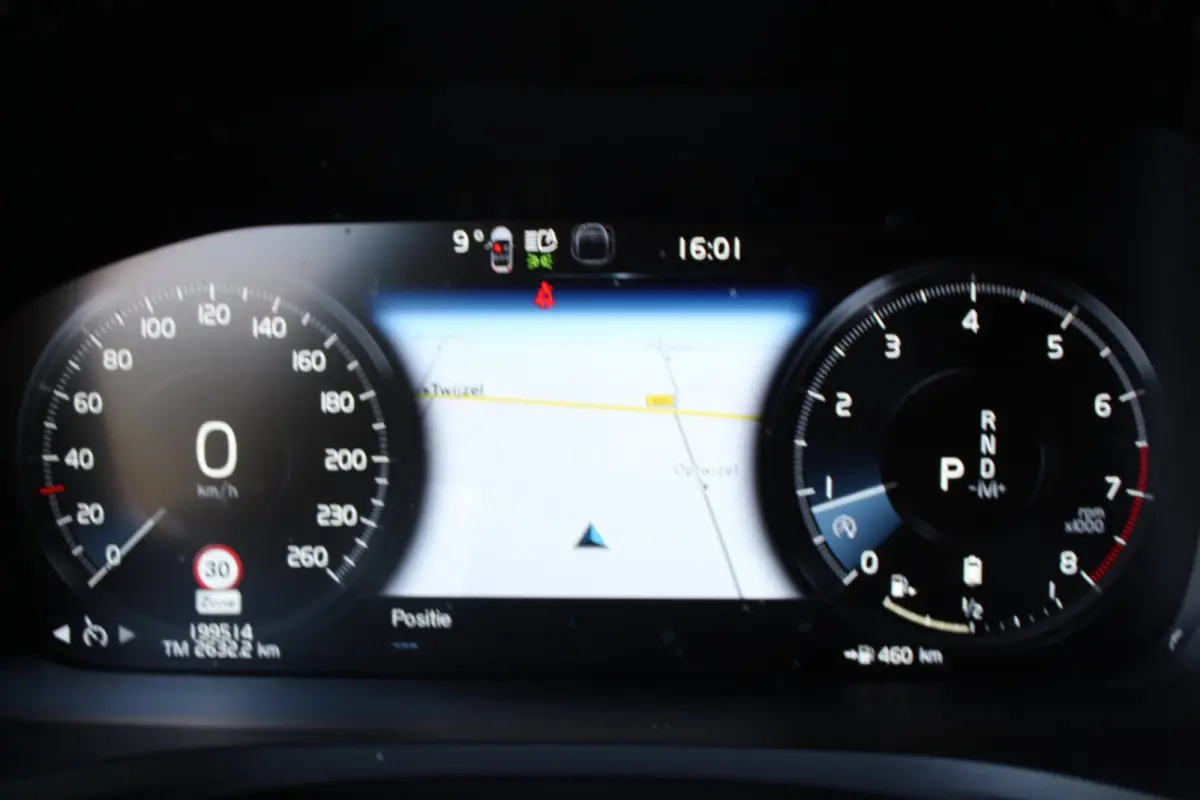 2.0 B3 Momentum 163PK Automaat | Lederen bekleding | Parkeercamera | Apple/Android Carplay