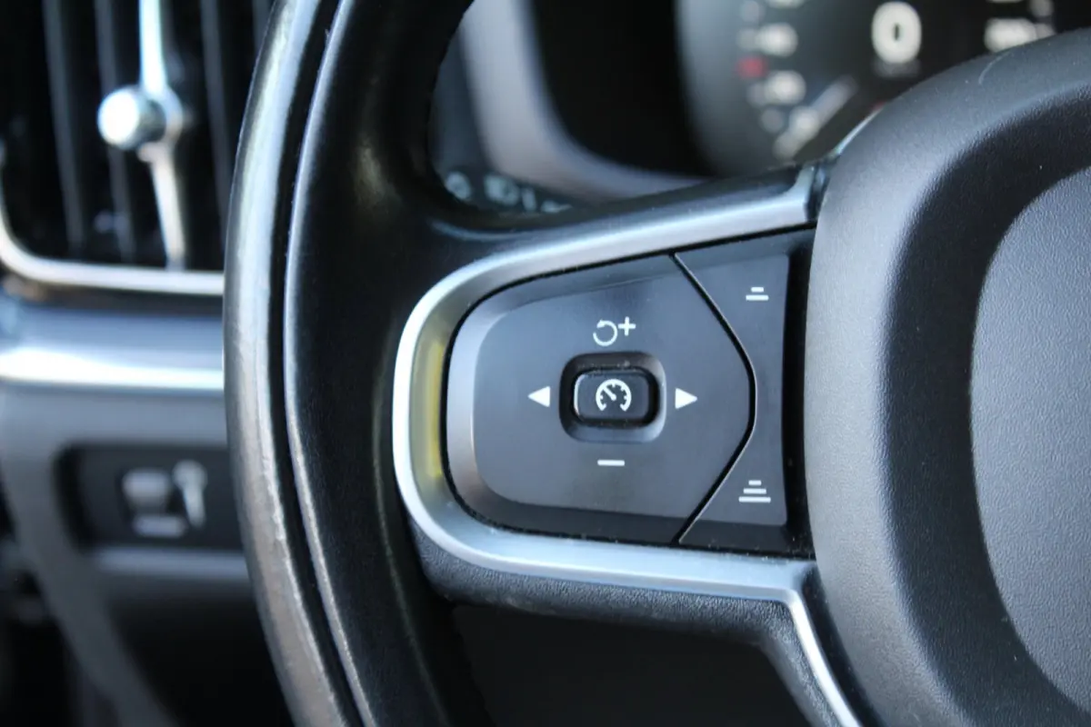 2.0 B3 Momentum 163PK Automaat | Lederen bekleding | Parkeercamera | Apple/Android Carplay
