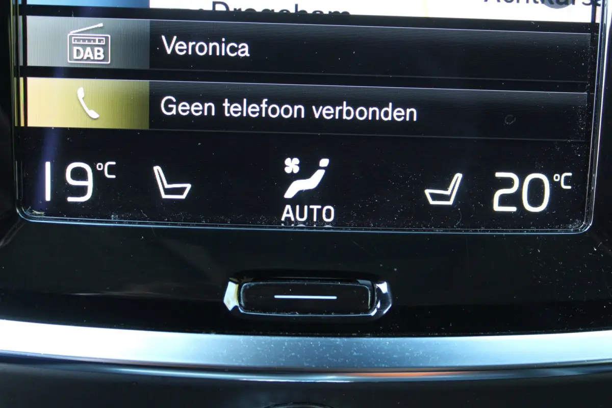 2.0 B3 Momentum 163PK Automaat | Lederen bekleding | Parkeercamera | Apple/Android Carplay