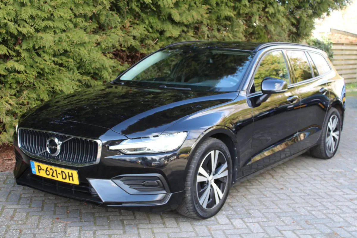 2.0 B3 Momentum 163PK Automaat | Lederen bekleding | Parkeercamera | Apple/Android Carplay