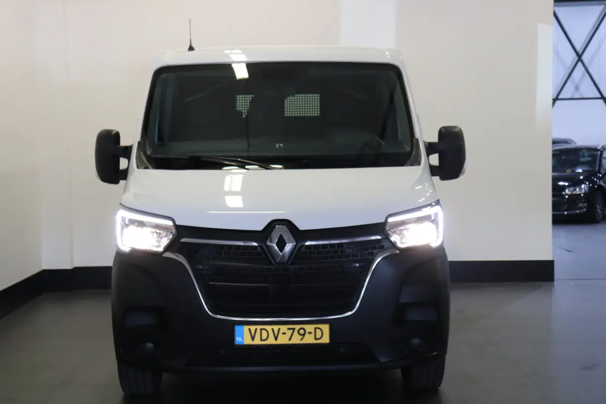 2.3 dCi 130PK EURO 6 - Airco - Cruise - Trekhaak - € 15.950,- Excl.