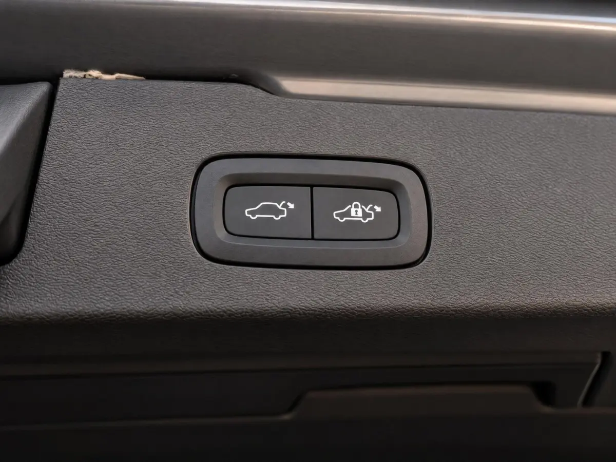 2.0 T6 Plug-in hybrid AWD Plus Bright