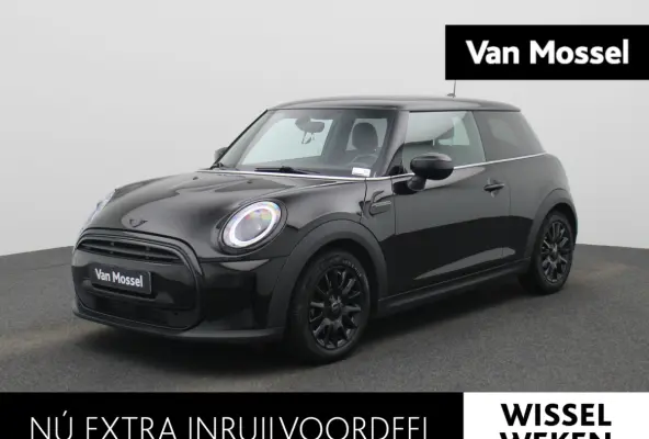 1.5 Cooper Essential | Navigatie | Black pakket | Parkeer sensoren | Airco | Virtual cockpit | Union Jack achterlichten | Bluetooth