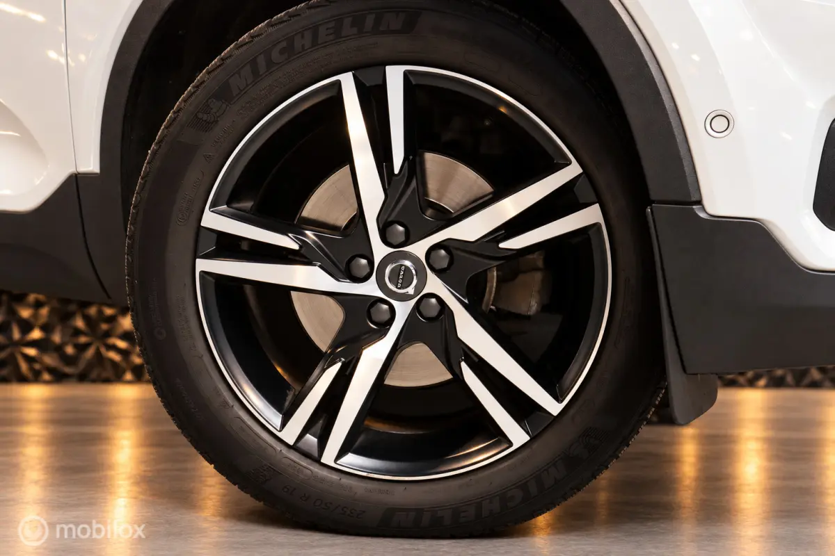 2.0 T5 AWD R-Design Intro Edition | Pano | H&K |