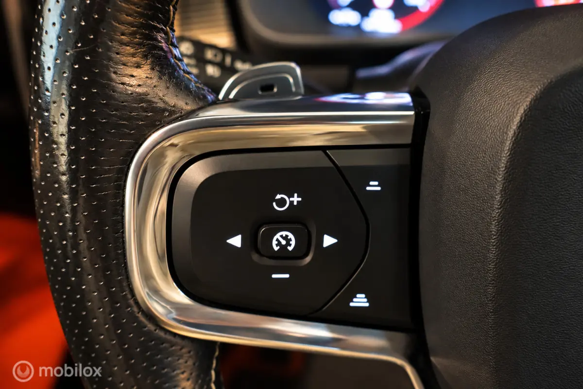 2.0 T5 AWD R-Design Intro Edition | Pano | H&K |