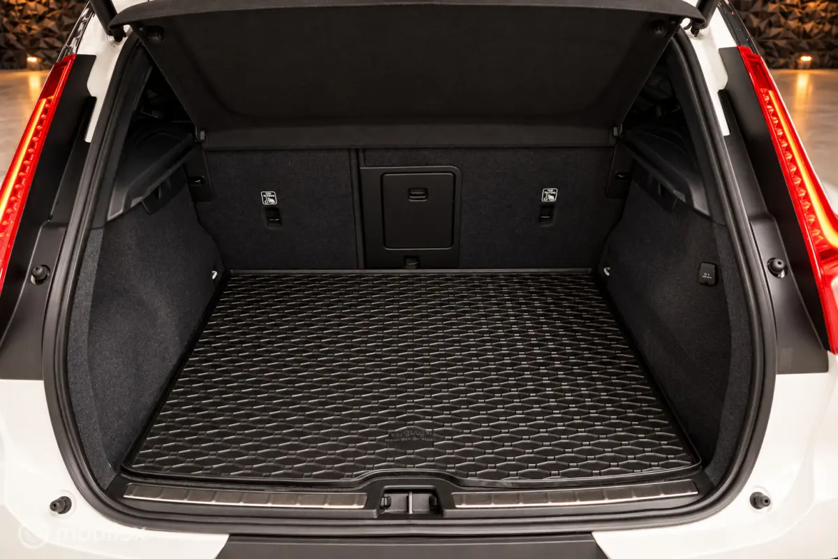 2.0 T5 AWD R-Design Intro Edition | Pano | H&K |