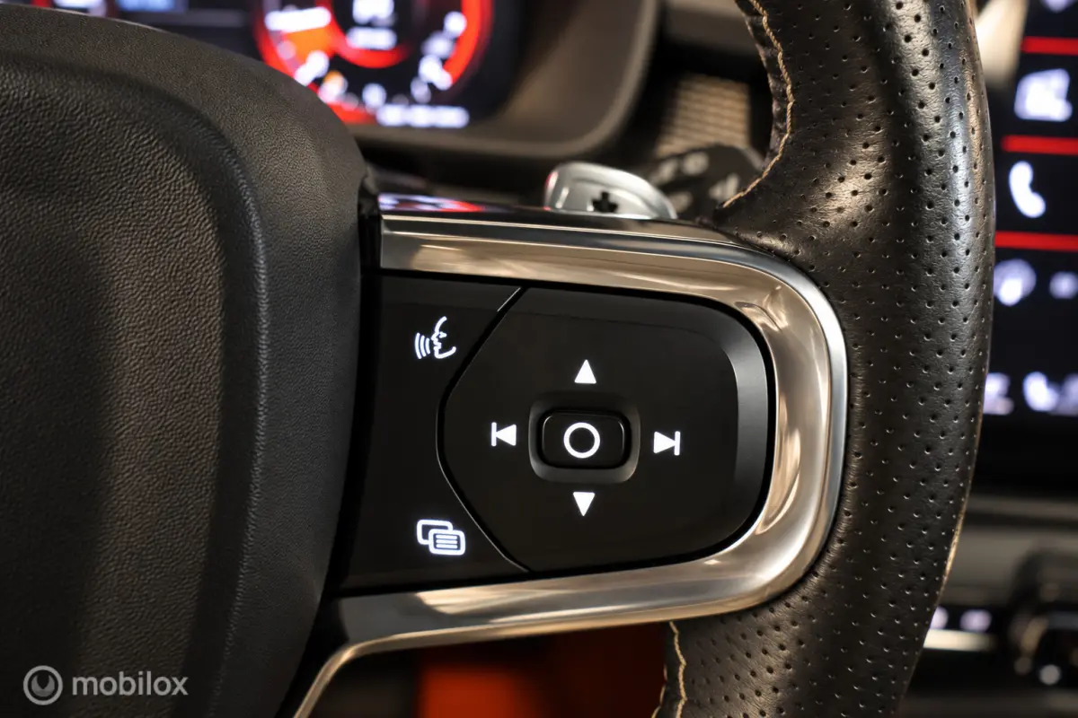 2.0 T5 AWD R-Design Intro Edition | Pano | H&K |