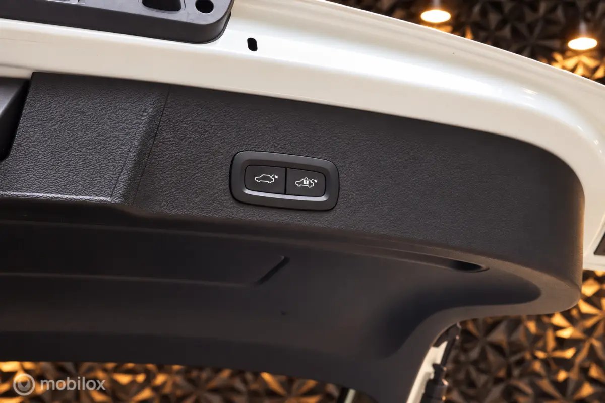 2.0 T5 AWD R-Design Intro Edition | Pano | H&K |