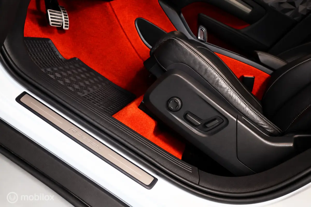 2.0 T5 AWD R-Design Intro Edition | Pano | H&K |