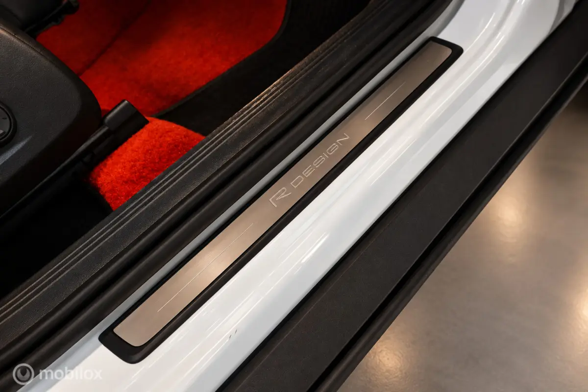 2.0 T5 AWD R-Design Intro Edition | Pano | H&K |