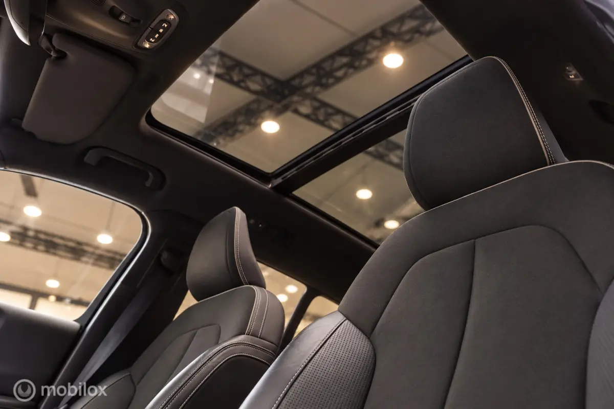 2.0 T5 AWD R-Design Intro Edition | Pano | H&K |